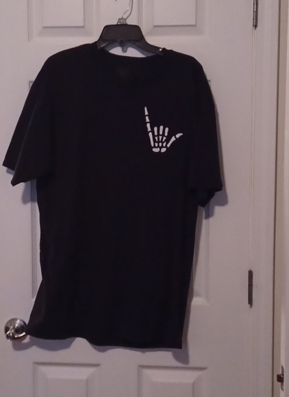 💙🌺Call Your Mom Black T-Shirt with Skeleton Hand Design - Picture 9 of 9